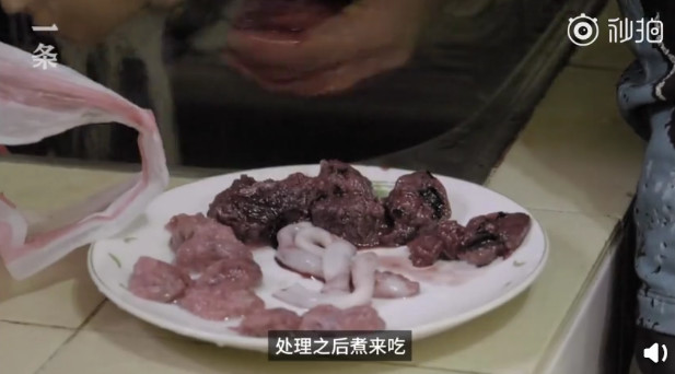 台湾导演拍摄女性记录片,孕妈竟然煮自己胎盘吃,原因太惊人!