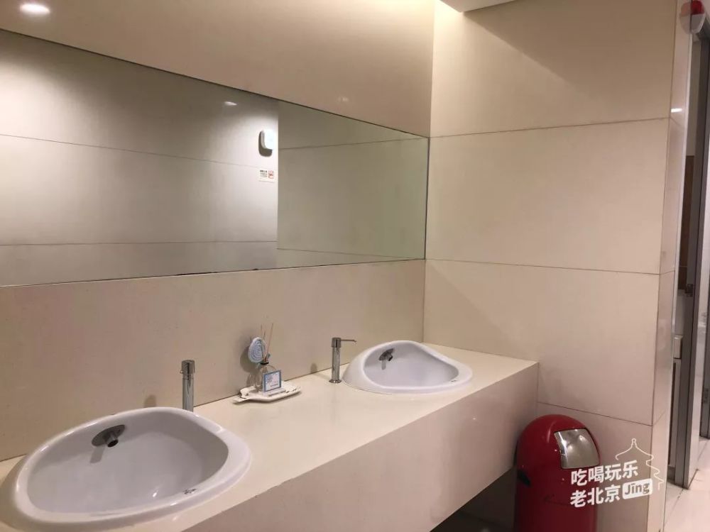 在北京,我蹲了十几次厕所后,发现大商场厕所的真相
