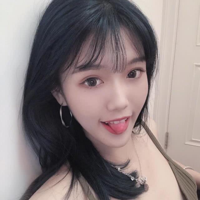 雾霾蓝灰”发色怎么这么火？低调又高级的颜色，时髦小姐姐必烫-天天快报