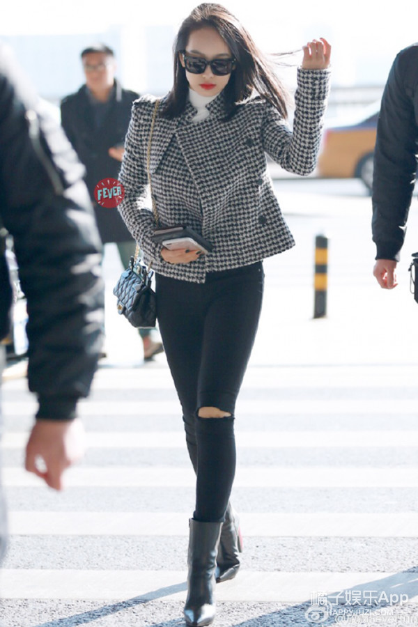 唐嫣穿半裙赵丽颖穿破洞裤,她们的冬天还在反