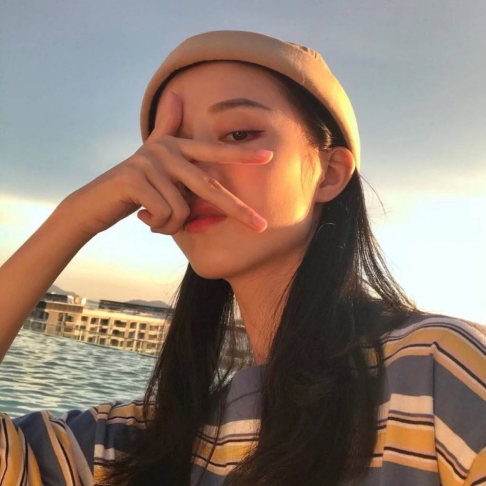 网恋必备女生头像:不要把人生的喜怒哀乐都放在一个人
