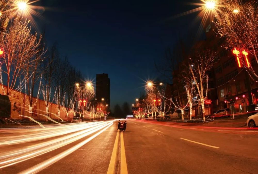 县城夜景如此迷人,我想约你街头走一走