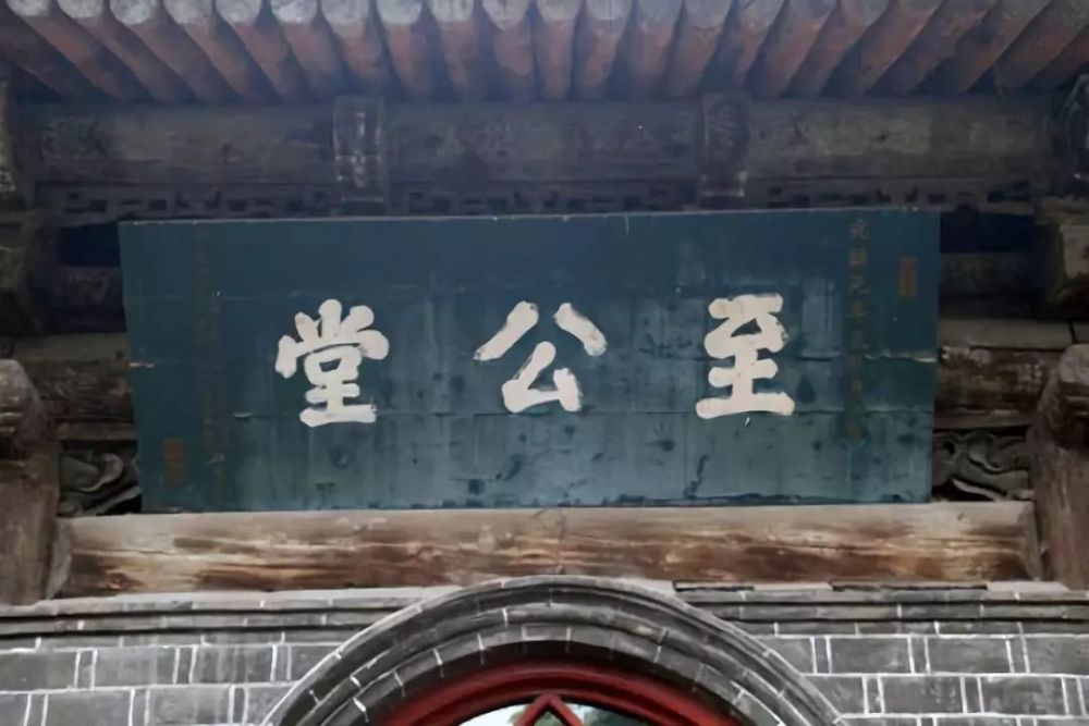 其实从面对前明奸臣严嵩的题字这件事情上就看出来了,他是一个非常有