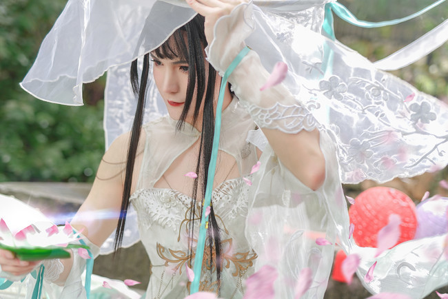 小哥哥男扮女装cosplay,这身材也太壮硕啦