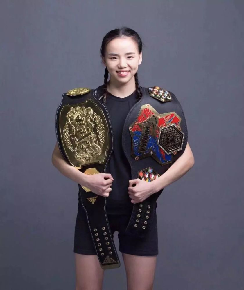 击败ufc世界冠军张伟丽,这两位女子拳王,究竟是何许人