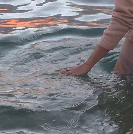 唯美·ins·背景图:波光粼粼的海水,像极了爱情!