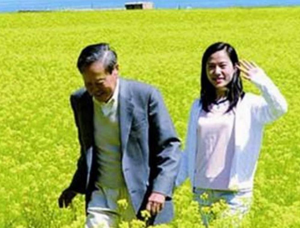 97岁杨振宁老态惨不忍睹,43岁翁帆无精打采,没有当年气质!