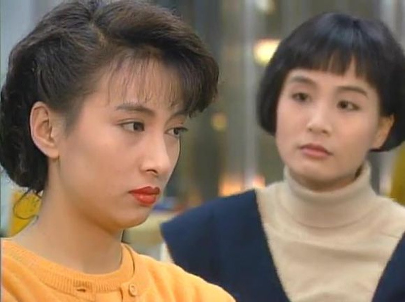 如今的林以真已经53岁了,过着圈外人的恩爱生活,被老公宠得像公主一