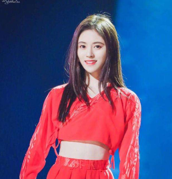 鞠婧祎:我没整容,杨颖:我更没整容,她:我才是最美的那个!