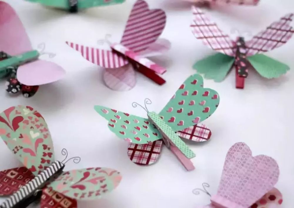 简单的材料,经过手工制作,就可以变成美美的蝴蝶,带着小朋友们一起做