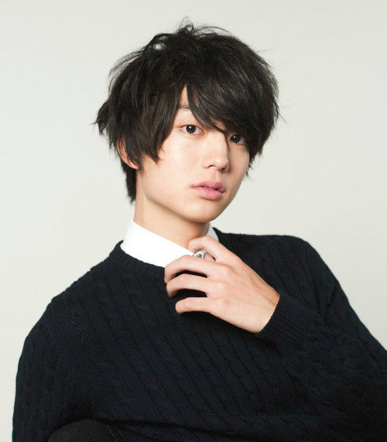 太贺扮演今井胜俊扮 与剧种不同,至少看起来不像剧里那么傻.