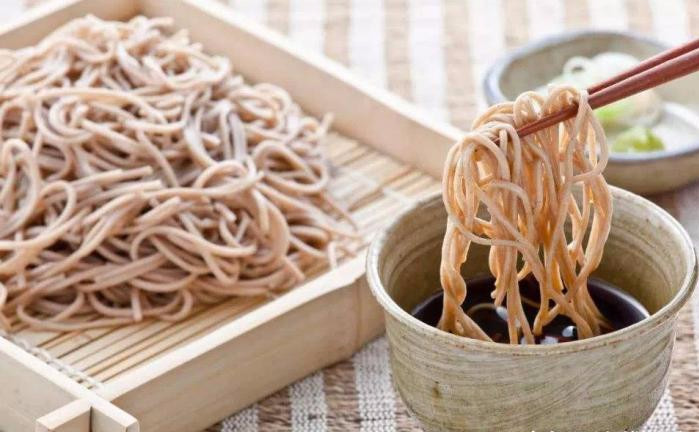日本 大胃王 挑战吃六百碗面 可面上桌后 很多人都蒙了 看点快报
