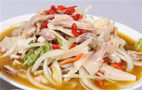 椒麻鸡是新疆一道"名吃",其味麻,辣,香,鲜,回味无穷.