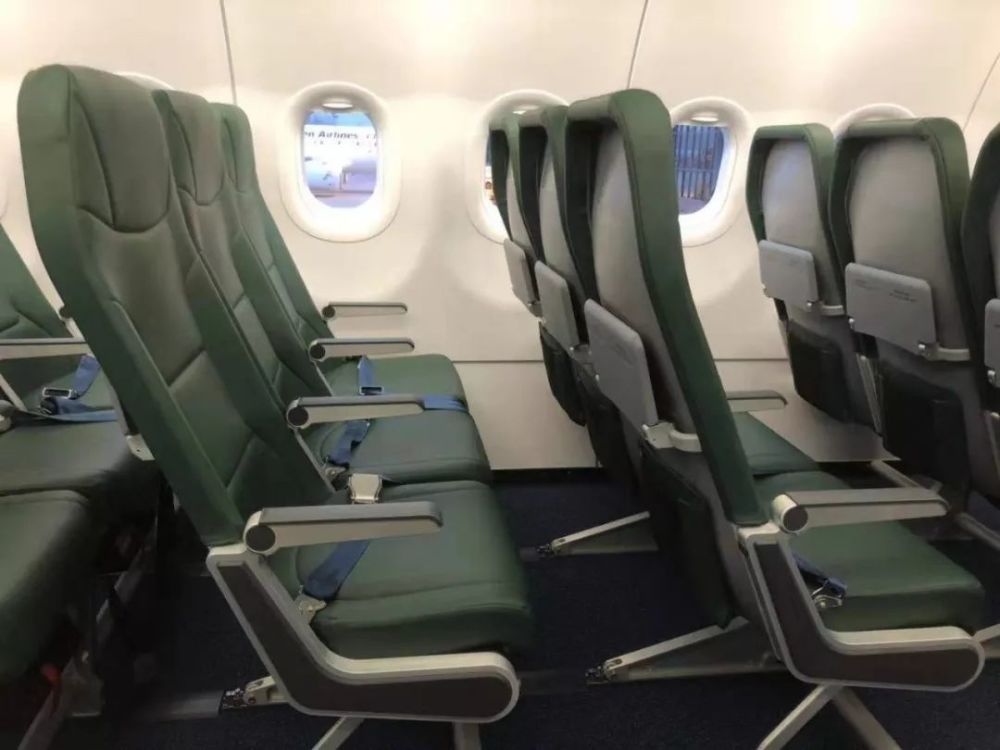 春秋航空更换第三代座椅,后仰角度达114°,采用包裹型设计,更大的后