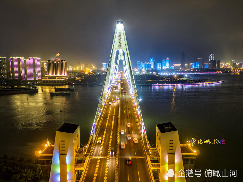 海口世纪大桥的夜色