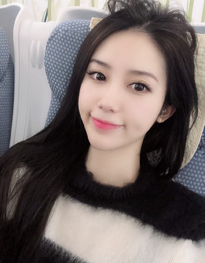 你们觉得没有小熊了是不是虎牙最美的吃鸡女主播呢?欢迎留言哦