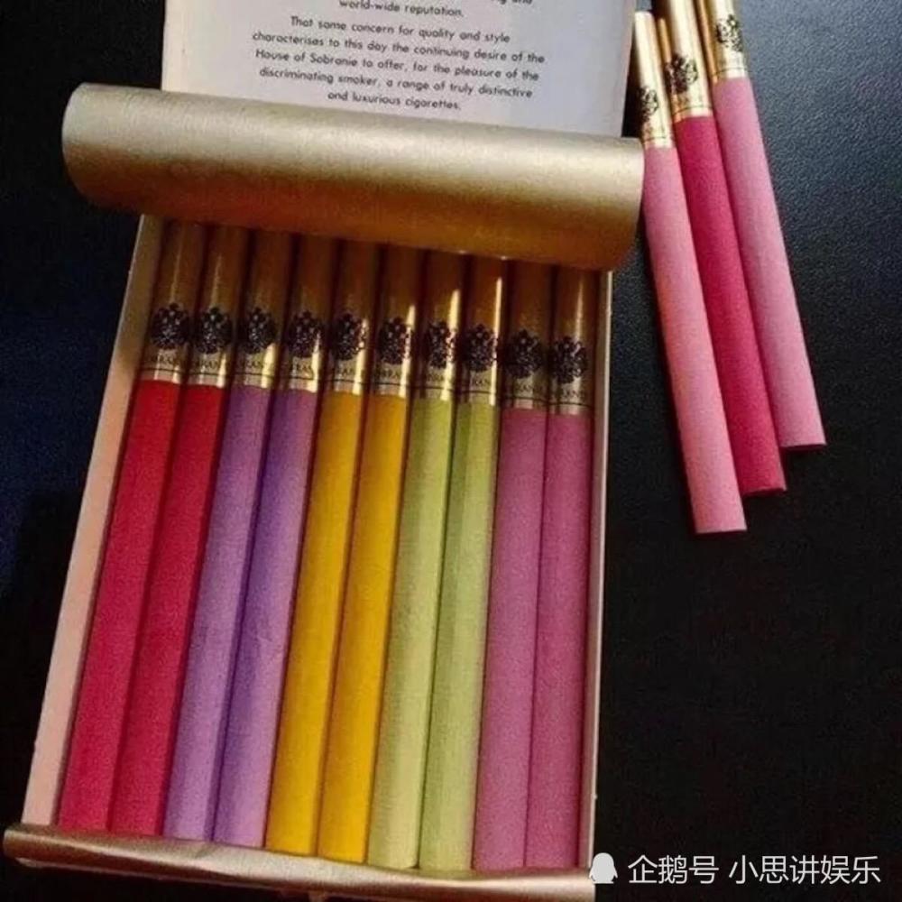 最近"香烟"背景图火了,心都碎成二维码了,可扫出来还是我爱你
