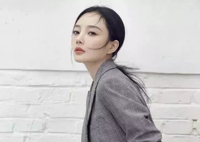 对你动了真情的女人,才会故意问你这些