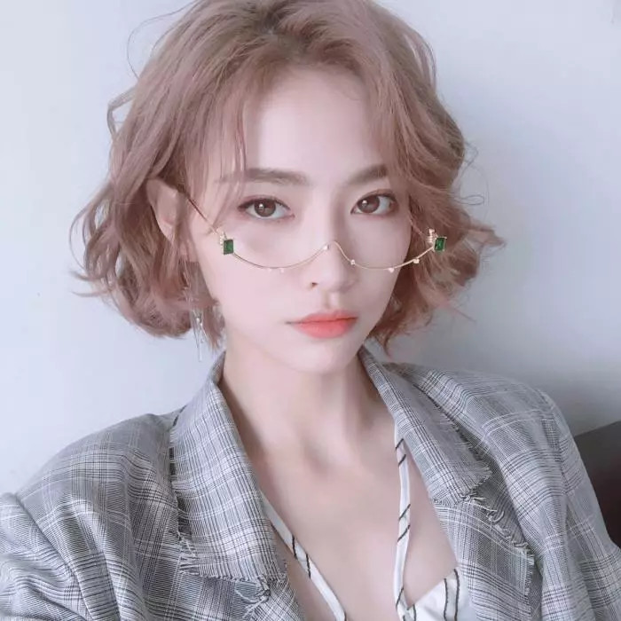 snh48成员韩国出道 "短发女神"许佳琪大受欢迎
