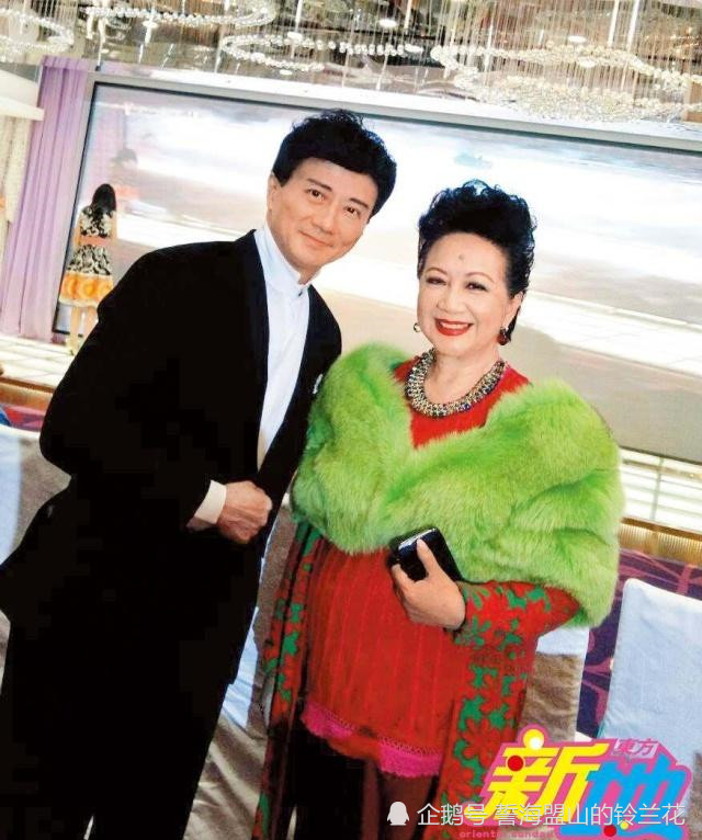 吴刚师傅一个出现很吸睛,更何况激罕带上老婆和儿子,一家三口同框