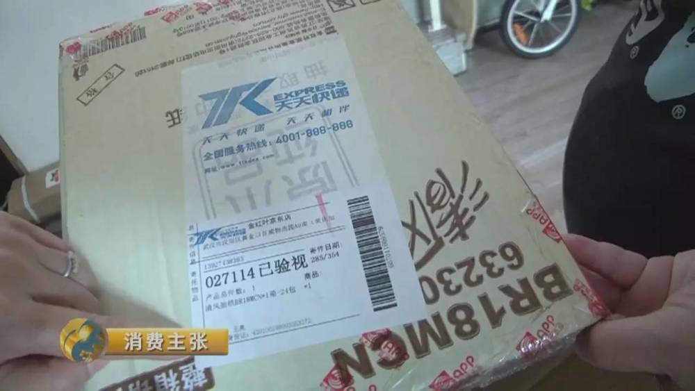 央视记者卧底曝深圳快递乱象:包裹被分拣员私