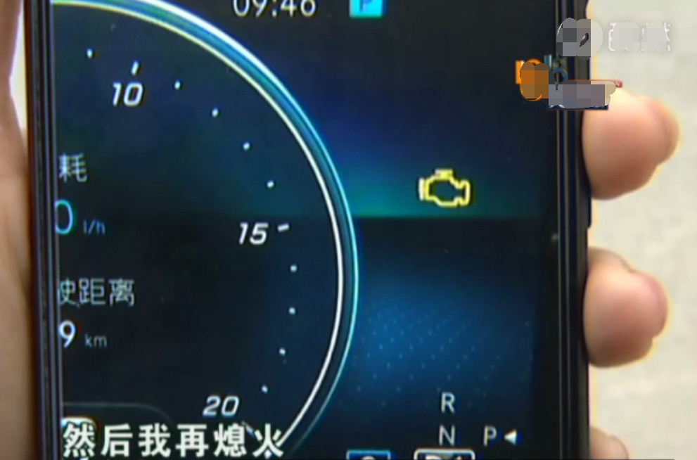 22万买的奔驰 出现不能熄火的情况 女子 我很担心安全问题 看点快报