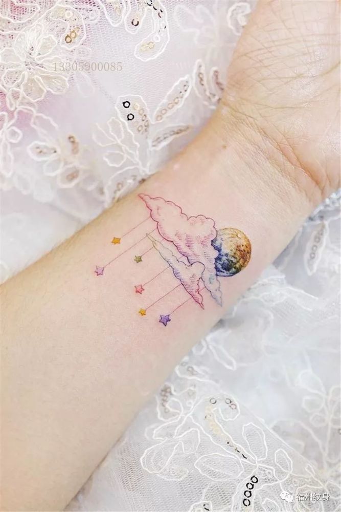 手腕纹身每个小小的符号都有自己独特的意义