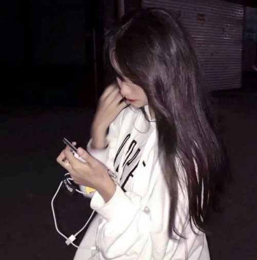 最近一组"假装坚强"的头像火了,秀儿都想哭,班主任看了都心疼