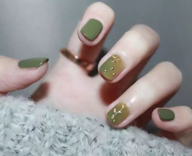 火遍ins的泫雅风美甲,明明就是春季必备款哦!