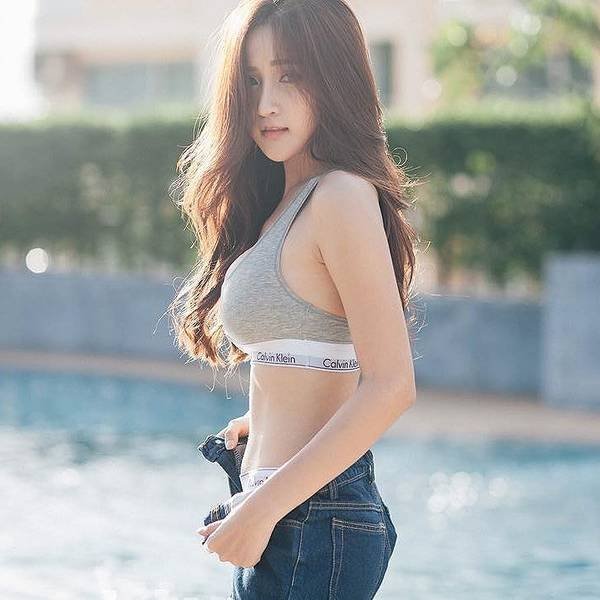 中泰日韓四國混血?；‵eary爆紅 面容精致身材好