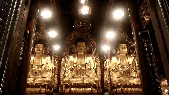 俨然已经具有相当的水准 我们不难想象 如今山林里的寺院 也是与时俱