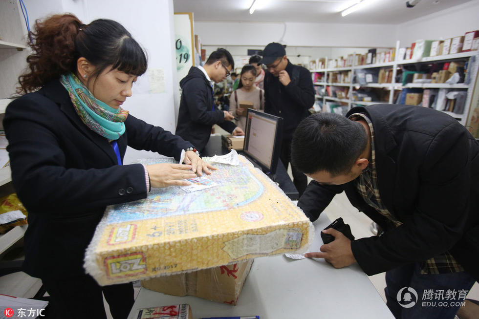 20万个包裹!大学体育馆变快递超市