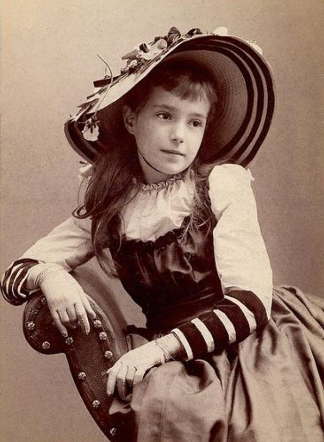 美丽复古老照片:维多利亚时期可爱的少女肖像,古典与浪漫的结合