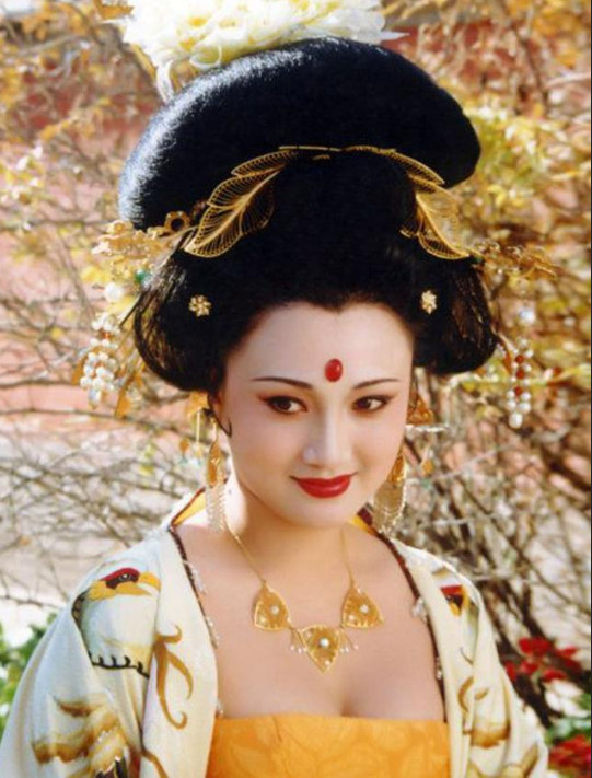 四大美女之一杨玉环,被专家复原容貌后,竟撞脸当红女星,太神奇