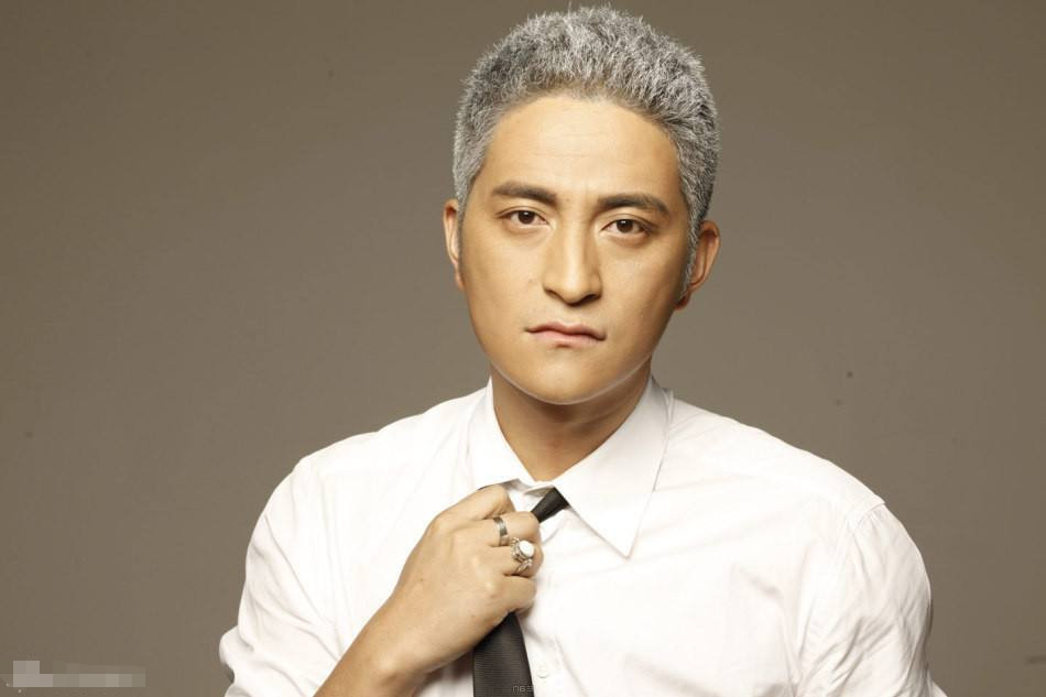 50多岁满头白发,不想染发,合适什么发型?