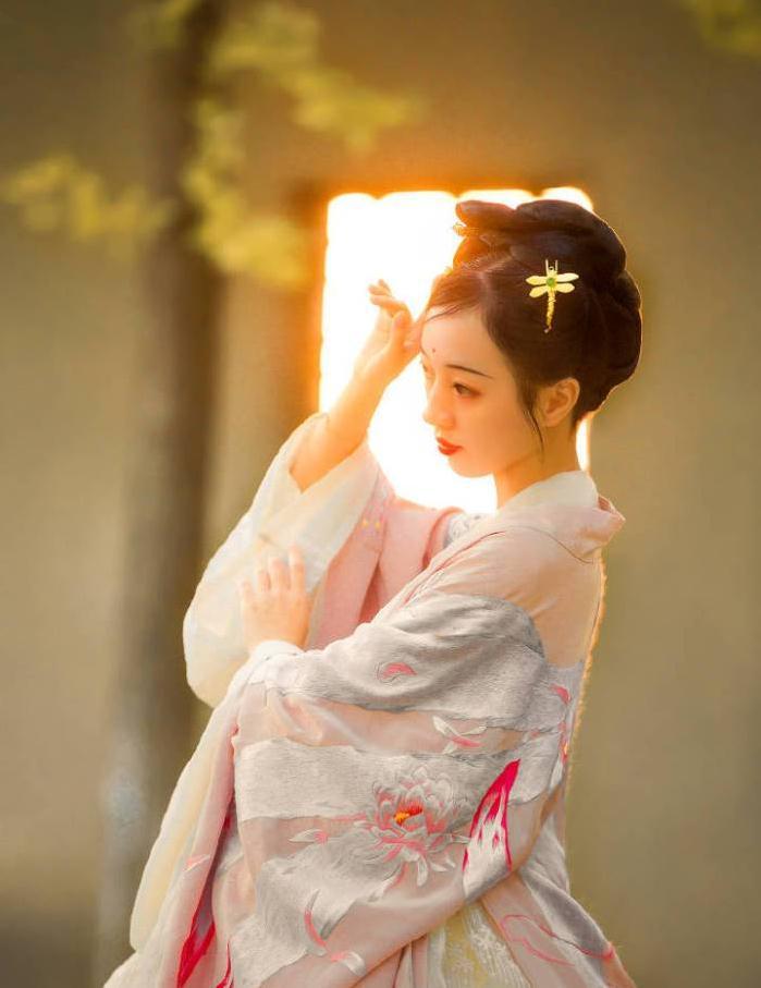 杨十六的《神医嫡女》妙手回春,而另外一本作品才是锋芒初露