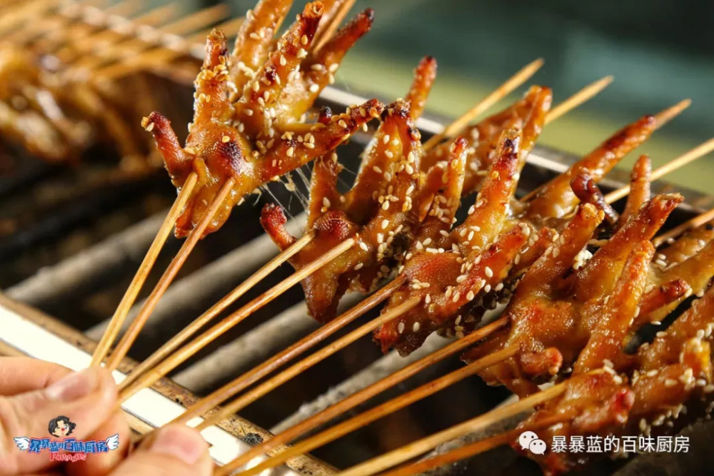 北京一天能卖7000串的烤鸡爪子来沈阳了,也太好吃了吧