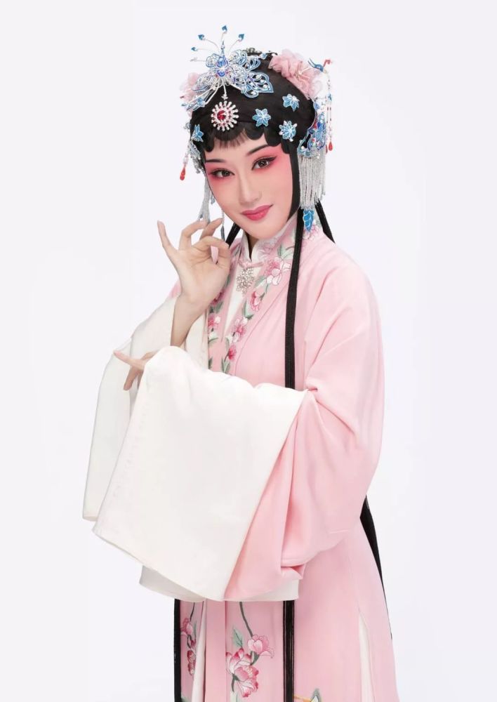 越剧金派新秀徐虹:浙百金派占独枝,一曲玉簪展风采