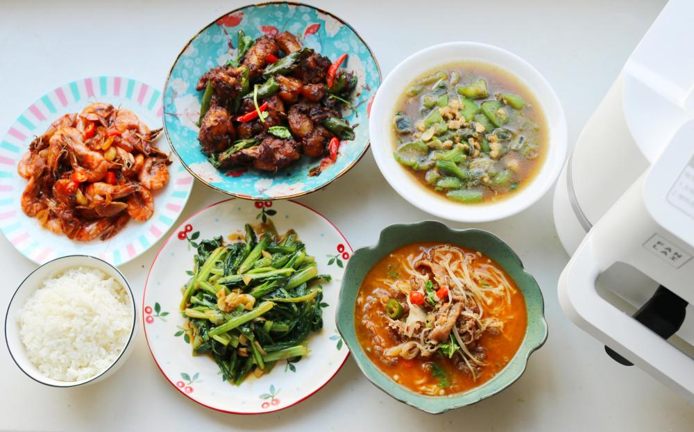 6个菜,50分钟,这顿午饭花费不到百元,荤素搭配,营养美味