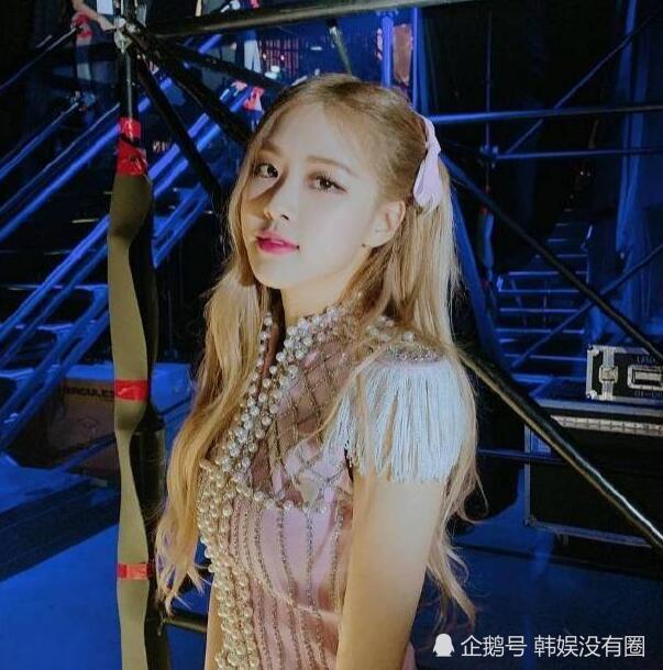 从头美到脚?blackpink 朴彩英"机场照"被赞时尚女王