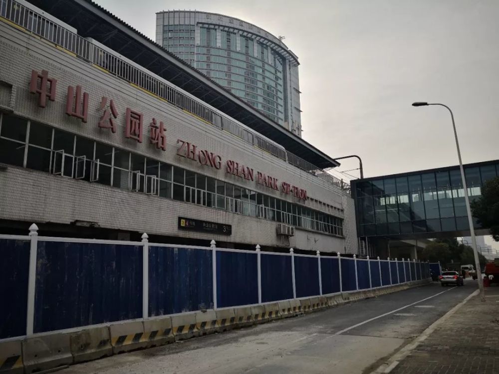 中山公园地铁站至来福士广场二层连廊下月正式竣工,地下通道今年底