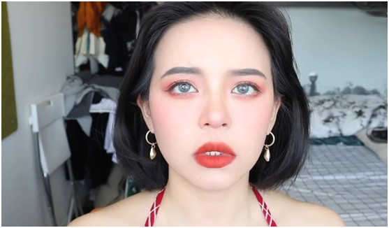 春天就要到了,一款元气满满的桃花妆与春天更搭配喔,精致的女生们快来