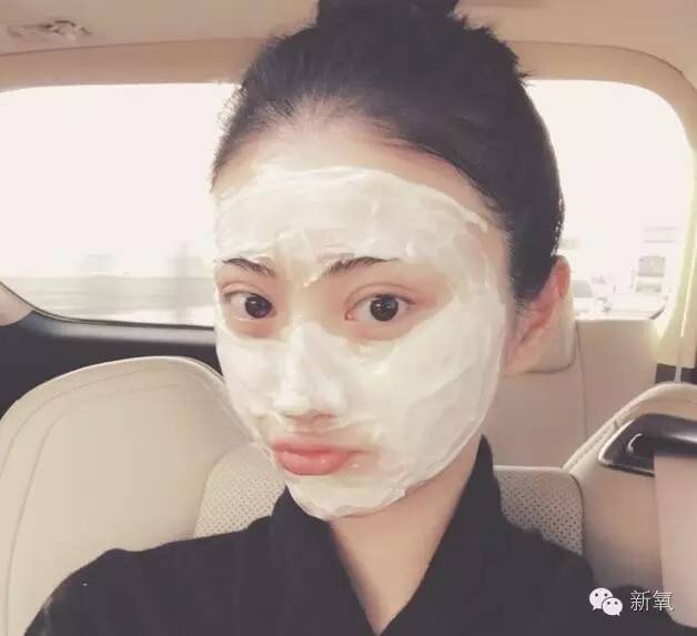 景甜素颜做直播,双眼皮宽得甩李小璐一个银河