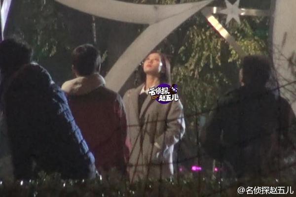 亲热、掐屁股 林丹被曝在妻子孕期出轨