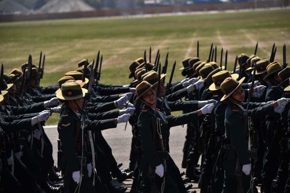 尼泊尔女兵方队.