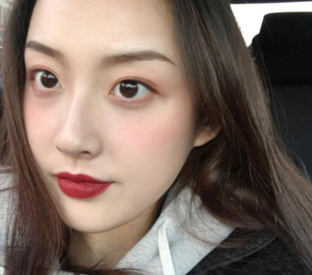 40岁女人涂啥口红?香奈儿58气质显白,mac显白减龄!