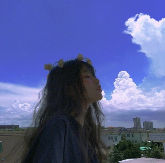 蓝色系 少女心 套图 头像:"你笑起来就像是彩虹糖和桃花酒"