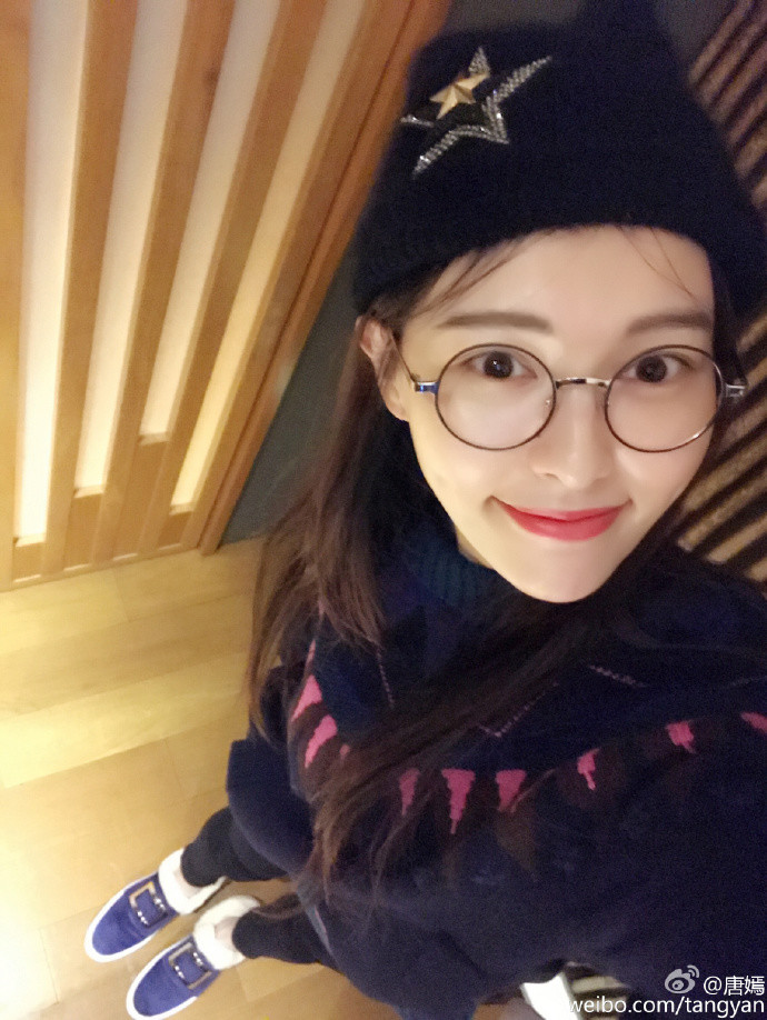 唐嫣这是被韩国人骗了吧 新发型就像三天没洗头那么油腻！
