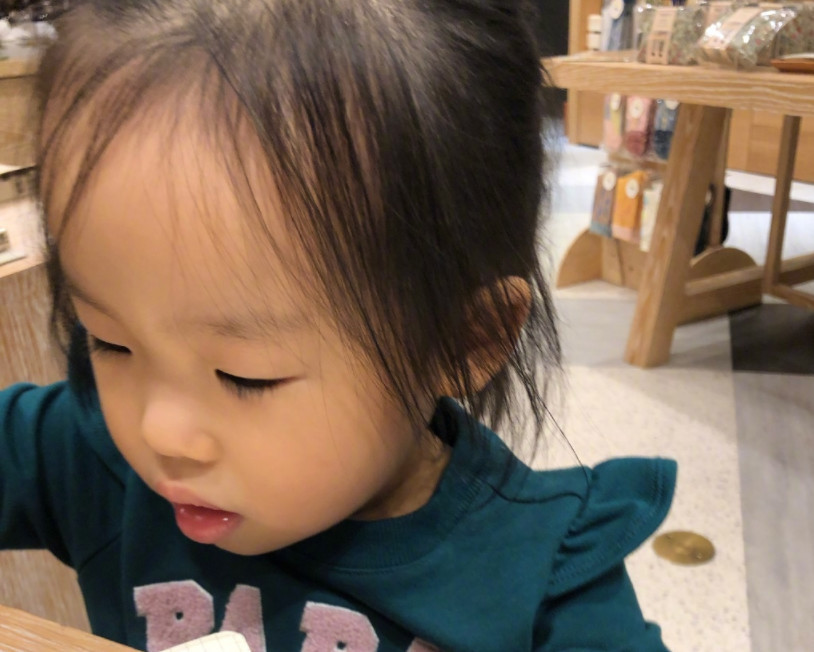《妈妈是超人》2年了,小米粒长大颜值"开挂",美到根本