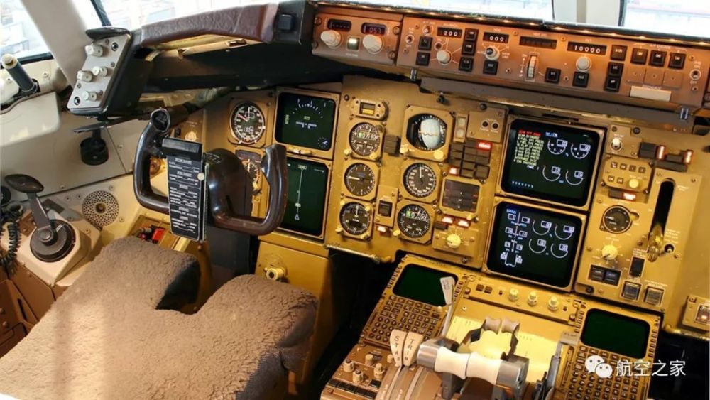 图2,波音767型客机驾驶舱